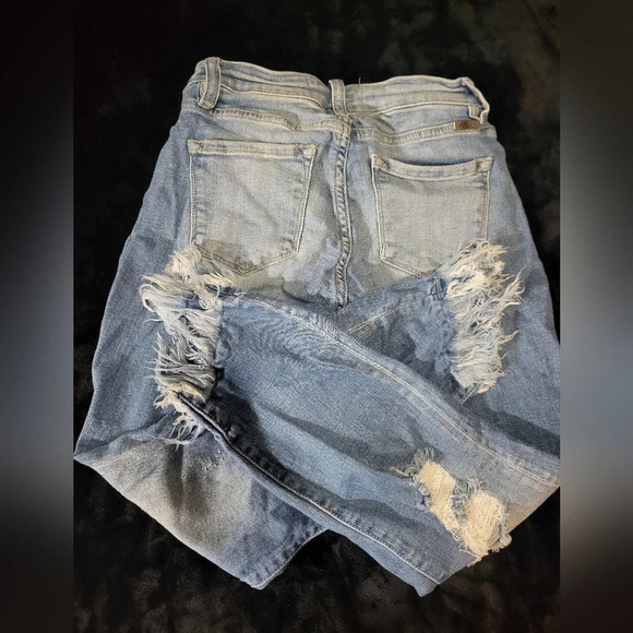 KanCan - Distressed, Frayed Ankle Jeans - Size 7/27 - Light Wash - Picture 3 of 11